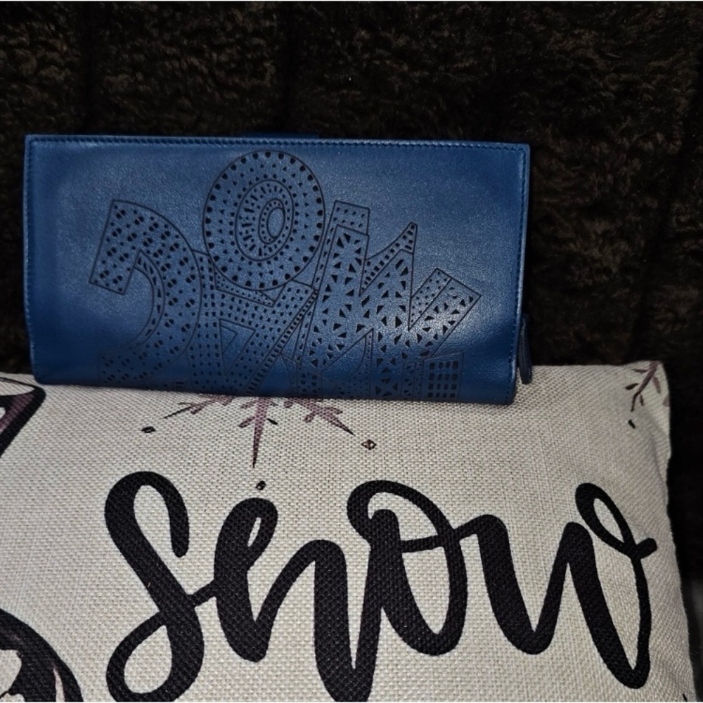 EUC Salvatore Ferragamo Blue Wallet - Picture 4 of 16
